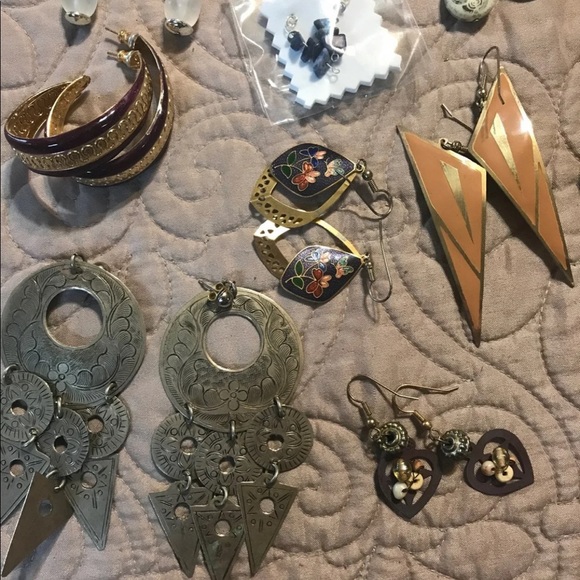 15 pair pierced earrings - Picture 2 of 5